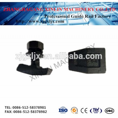 Elevator guide rail clips for lift component